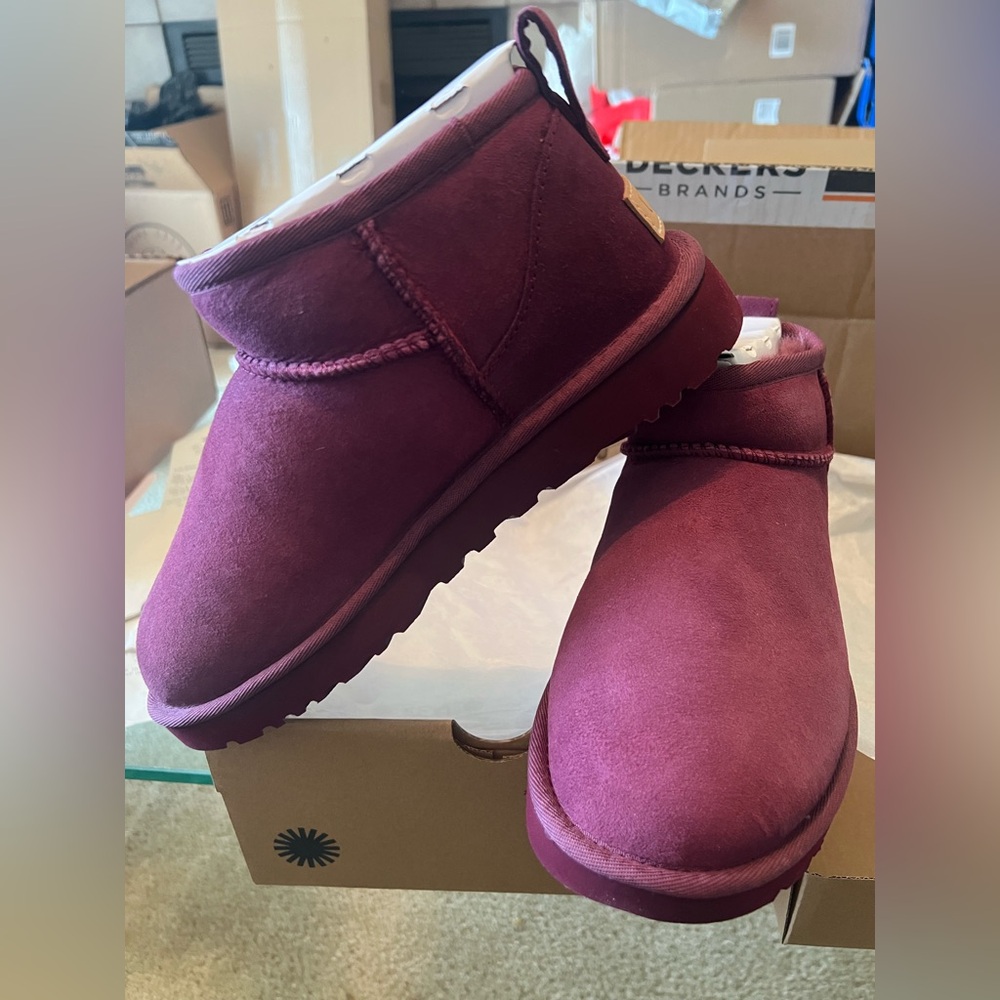 UGG Classic Ultra Mini Boots NEW IN BOX - Picture 2 of 6
